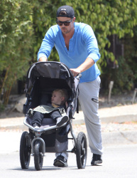 Josh Duhamel - Josh Duhamel - Out and about in Brentwood - May 9, 2015 - 22xHQ CTetzj1i