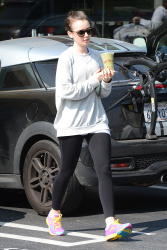 Lily Collins - Grabs a Health Drink in West Hollywood (2015.02.16.) (11xHQ) CnMlPTzs