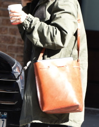 Sienna Miller - Out and about in New York City - February 11, 2015 (30xHQ) CyZTKSRq