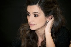 Penelope Cruz - "Pirates of the Caribbean: On Stranger Tides" press conference portraits by Armando Gallo (Los Angeles, May 4, 2011) - 16xHQ DCoJqYUo