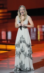 Kaley Cuoco - 38th People's Choice Awards held at Nokia Theatre, Лос-Анджелес, 11 января 2012 (327xHQ) DHdFVObS