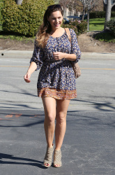 Kelly Brook - Out and about in LA - February 14, 2015 (140xHQ) EOQCMtiN