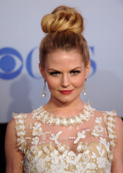 Jennifer Morrison - Jennifer Morrison & Ginnifer Goodwin - 38th People's Choice Awards held at Nokia Theatre in Los Angeles (January 11, 2012) - 244xHQ EgvXX6Y6
