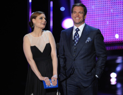 Emily Deschanel - 40th Annual People's Choice Awards at Nokia Theatre L.A. Live in Los Angeles, CA - January 8. 2014 - 137xHQ Ek0kLNRh