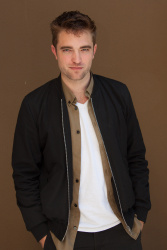 Robert Pattinson - The Rover press conference portraits by Herve Tropea (Los Angeles, June 12, 2014) - 11xHQ Ex0rz1cA