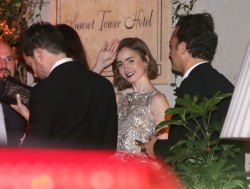 Lily Collins - Leaving a Golden Globes after party in West Hollywood, 11 января 2015 (9xHQ) FD0kMWHj