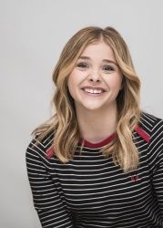 Chloe Moretz - "Carrie" press conference portraits by Armando Gallo (Hollywood, October 6, 2013) - 28xHQ FFDBcGZ7