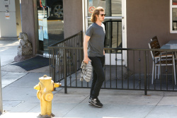 Andrew Garfield - Andrew Garfield - Outside a gym in Los Angeles - May 27, 2015 - 18xHQ FlqsbDox