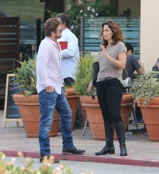 Gerard Butler - chills with a female friend in LA (February 18, 2015) - 11xHQ FlyPtHzE
