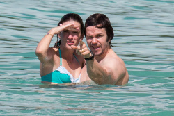 Mark Wahlberg - and his family seen enjoying a holiday in Barbados (December 26, 2014) - 165xHQ GCyXNDt5