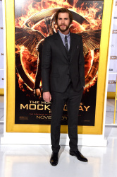 Liam Hemsworth, Jennifer Lawrence, Josh Hutcherson - 'The Hunger Games: Mockingjay - Part 1'Los Angeles Premiere at Nokia Theatre L.A. Live, Лос-Анджелес, 17 ноября 2014 (119xHQ) GxzlojWc