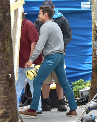 Zac Efron & Robert De Niro - On the set of Dirty Grandpa in Tybee Island,Giorgia 2015.04.29 - 13xHQ HCZGe8eV