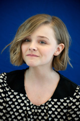 Chloe Moretz - Let Me In press conference portraits by Vera Anderson (Hollywood, September 28, 2010) - 10xHQ HjLQipuI
