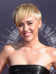 Miley Cyrus - 2014 MTV Video Music Awards in Los Angeles, August 24, 2014 - 350xHQ HnS8FeSJ