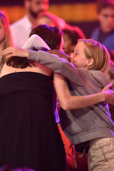 Angelina Jolie - 28th Annual Kids' Choice Awards, Inglewood, 28 марта 2015 (27xHQ) IXilU8X6