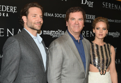 Jennifer Lawrence и Bradley Cooper - Attends a screening of 'Serena' hosted by Magnolia Pictures and The Cinema Society with Dior Beauty, Нью-Йорк, 21 марта 2015 (449xHQ) Id0Z21ws