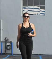 Kelly Brook - Leaving the Gym in Los Angeles, 9 января 2015 (44xHQ) JuCvdKky