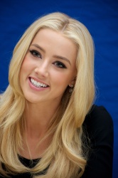 Amber Heard - The Rum Diary press conference portraits by Vera Anderson (Beverly Hills, October 13, 2011) - 10xHQ K1KvOQAd