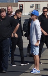 Harry Styles, Niall Horan and Liam Payne - Arriving in Adelaide, Australia - February 17, 2015 - 12xHQ K83nkpsV