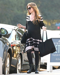 Isla Fisher - Out and about in Beverly Hills, 9 января 2015 (21xHQ) KWH28ich