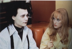 Johnny Depp, Winona Ryder - Промо + стиль и постеры к фильму "Edward Scissorhands (Эдвард руки-ножницы)", 1990 (34хHQ) KjdBE8mg