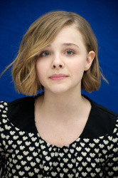 Chloe Moretz - Let Me In press conference portraits by Vera Anderson (Hollywood, September 28, 2010) - 10xHQ Kzh1WyKH