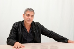 George Clooney - Tomorrowland press conference portraits (Beverly Hills, May 8, 2015) - 26xHQ Nkzr5u9K