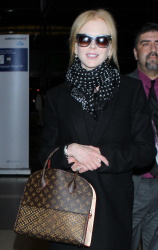 Nicole Kidman - Arriving at LAX airport in Los Angeles (2015.02.04.) (14xHQ) Nm3gDVcx