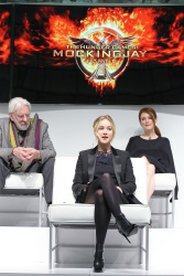 Jennifer Lawrence, Liam Hemsworth, Josh Hutcherson - 'The Hunger Games: Mockingjay - Part 1' Press Conference at Park Hyatt Hotel, Нью-Йорк, 15 ноября 2014 (27xHQ) Nvd7RVPO