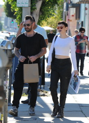 Rose McGowan - Out and about in LA, 17 января 2015 (30xHQ) O3vH2W5n