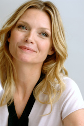 Michelle Pfeiffer - Hairspray press conference portraits by Vera Anderson (Los Angeles, June 15, 2007) - 10xHQ PLwu7soa