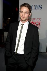 Wilson Bethel - 38th People's Choice Awards held at Nokia Theatre in Los Angeles (January 11, 2012) - 4xHQ Q6OvM2pT
