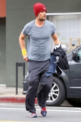 Josh Duhamel - looked determined on Monday morning as he head into a CircuitWorks class in Santa Monica - March 2, 2015 - 17xHQ QBBUuP1Y