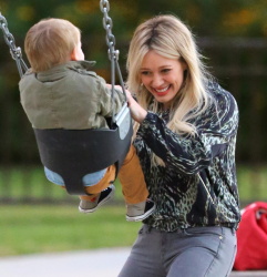 Hilary Duff - at Coldwater Canyon Park in Beverly Hills, 23 января 2015 (30xHQ) QBF77W1X