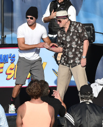 Zac Efron & Robert De Niro - On the set of Dirty Grandpa in Tybee Island,Giorgia 2015.04.30 - 140xHQ QNnziQXG