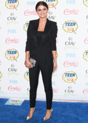 Selena Gomez - At the FOX's 2014 Teen Choice Awards, August 10, 2014 - 393xHQ R1d4bUI2
