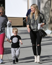 Hilary Duff - Out and about in Beverly Hills, 7 января 2015 (17xHQ) R4RHYXVb
