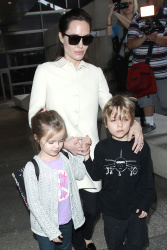 Angelina Jolie - LAX Airport - February 11, 2015 (185xHQ) RTiyX18k