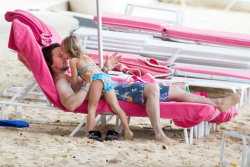 Mark Wahlberg - and his family seen enjoying a holiday in Barbados (December 26, 2014) - 165xHQ RjpCbrdu