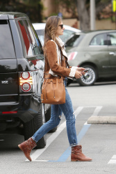 Alessandra Ambrosio - Out and about in Brentwood, 30 января 2015 (39xHQ) RoxvW5ZF