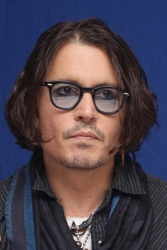 Johnny Depp - Dark Shadows press conference portraits by Vera Anderson (Los Angeles, April 29, 2012) - 27xHQ SGi7R2ZH