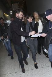 Jamie Dornan - Spotted at at LAX Airport with his wife, Amelia Warner - January 13, 2015 - 69xHQ SaZ1uVty