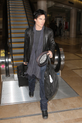 Ian Somerhalder - At LAX Airport (2012.01.10) TP3uO9Tt
