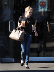 Emma Roberts - Out and about in LA, 5 января 2015 (11xHQ) U5LnlKqY