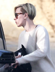 Scarlett Johansson - Out and about in LA - February 19, 2015 (28xHQ) U8pGhp2E