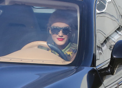 Gwen Stefani - Out and about in LA, 19 января 2015 (24xHQ) UBksep9f