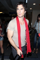 Ian Somerhalder - Spotted at LAX Airport in Los Angeles (July 24, 2014) - 24xHQ UPOheMTg