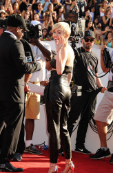 Miley Cyrus - 2014 MTV Video Music Awards in Los Angeles, August 24, 2014 - 350xHQ URnOXTKk