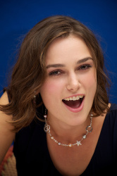 Keira Knightley - A Dangerous Method press conference portraits by Vera Anderson (Toronto, September 11, 2011) - 9xHQ UbfiVjlZ