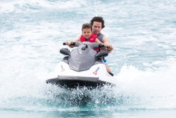 Mark Wahlberg - and his family seen enjoying a holiday in Barbados (December 26, 2014) - 165xHQ UvAtfDSX